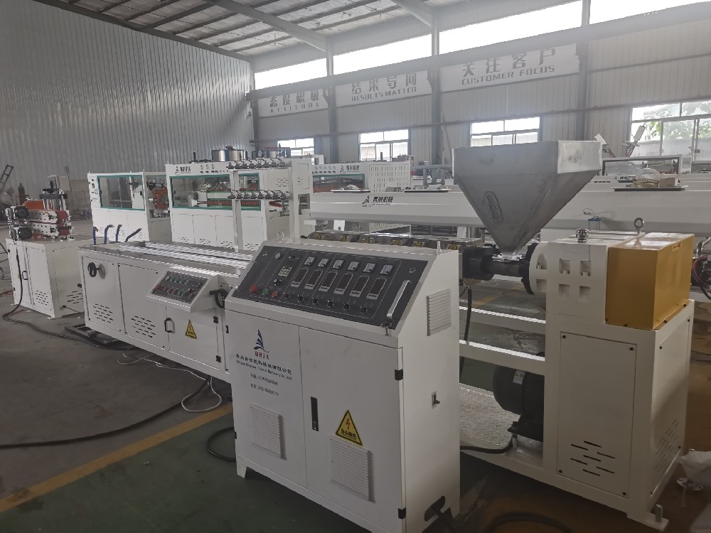 PVC生產(chǎn)線(xiàn)設(shè)備